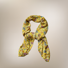 Load image into Gallery viewer, Daisy Scarf