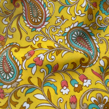Load image into Gallery viewer, Daisy Scarf