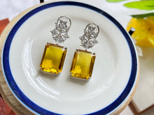 Load image into Gallery viewer, Sofia Earrings