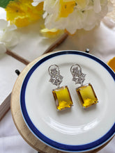 Load image into Gallery viewer, Sofia Earrings